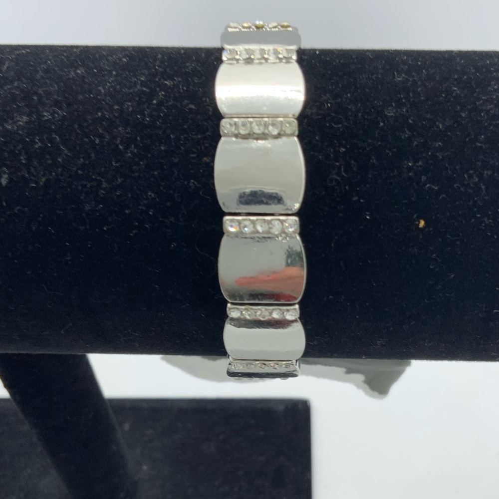 Nordstrom Rack Silver Stretch Bracelet